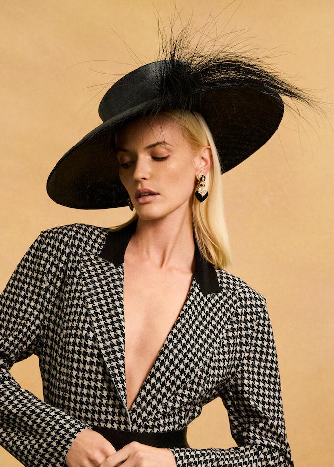 luxury wide-brim black hat with peacock hair